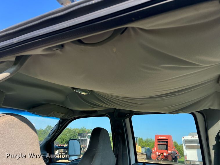 image for item NA9086 2005 Ford F350 Super Duty XL  Crew Cab utility bed pickup truck