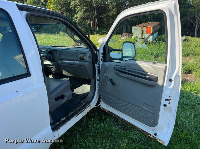 image for item NA9086 2005 Ford F350 Super Duty XL  Crew Cab utility bed pickup truck