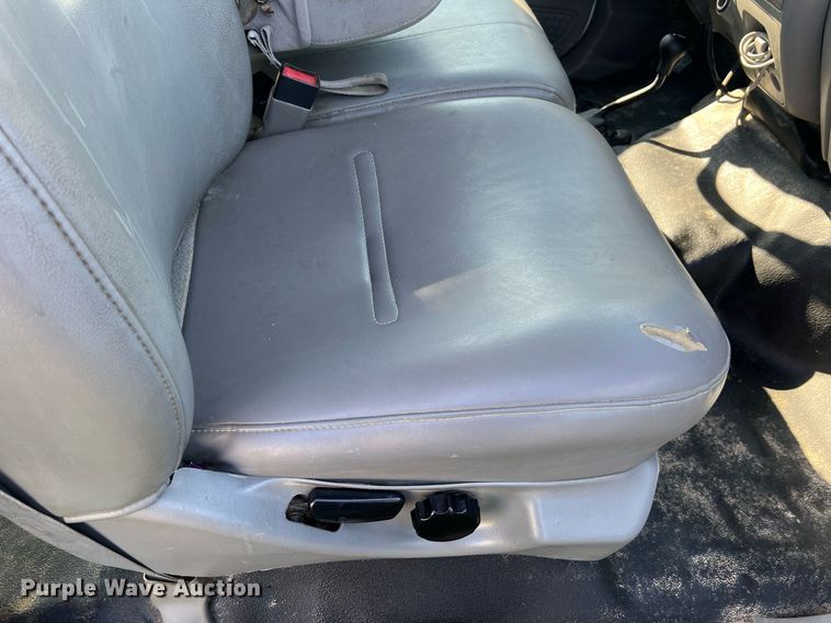 image for item NA9086 2005 Ford F350 Super Duty XL  Crew Cab utility bed pickup truck