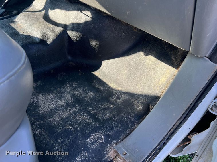 image for item NA9086 2005 Ford F350 Super Duty XL  Crew Cab utility bed pickup truck