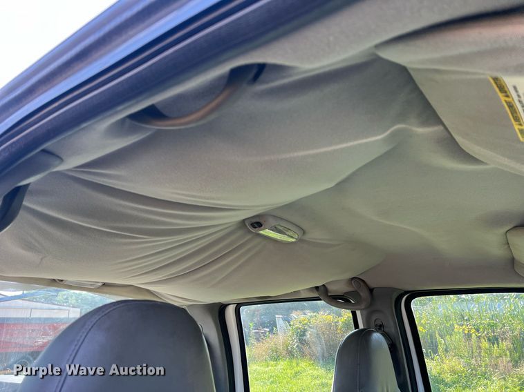 image for item NA9086 2005 Ford F350 Super Duty XL  Crew Cab utility bed pickup truck