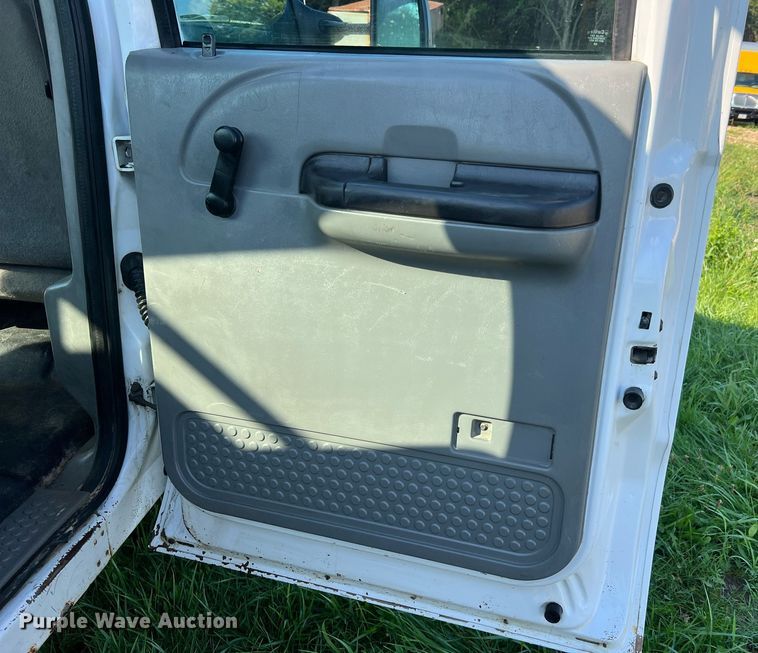 image for item NA9086 2005 Ford F350 Super Duty XL  Crew Cab utility bed pickup truck