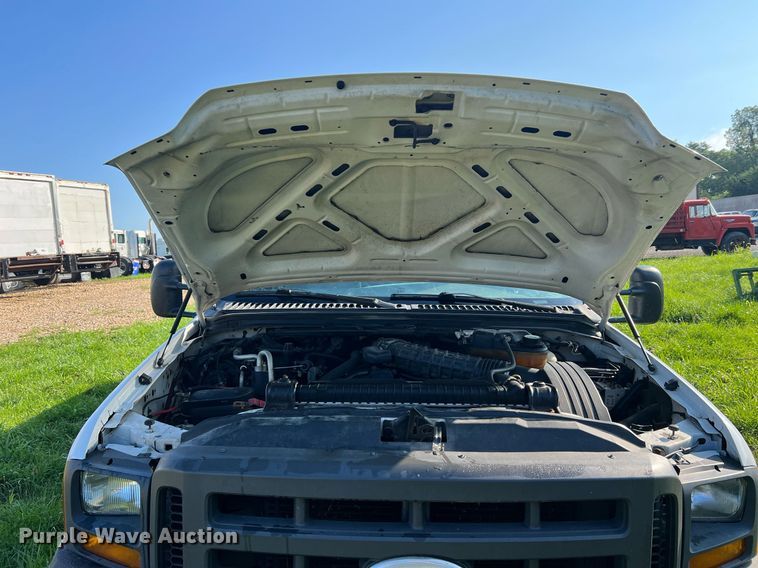 image for item NA9086 2005 Ford F350 Super Duty XL  Crew Cab utility bed pickup truck