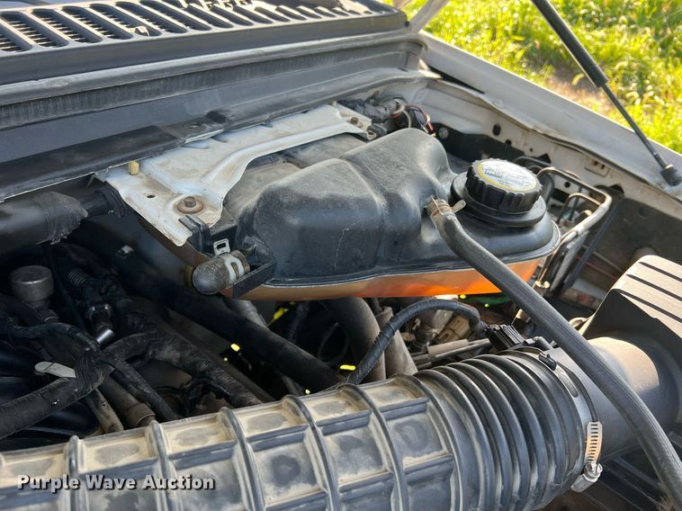 image for item NA9086 2005 Ford F350 Super Duty XL  Crew Cab utility bed pickup truck