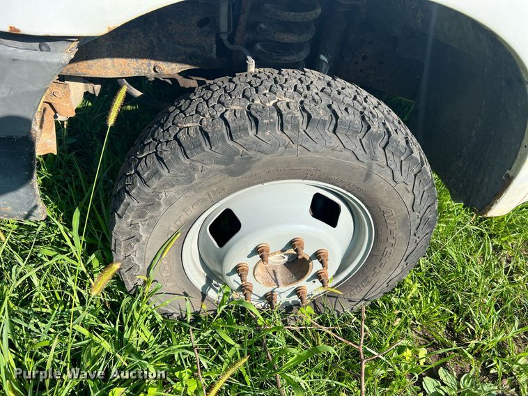 image for item NA9086 2005 Ford F350 Super Duty XL  Crew Cab utility bed pickup truck