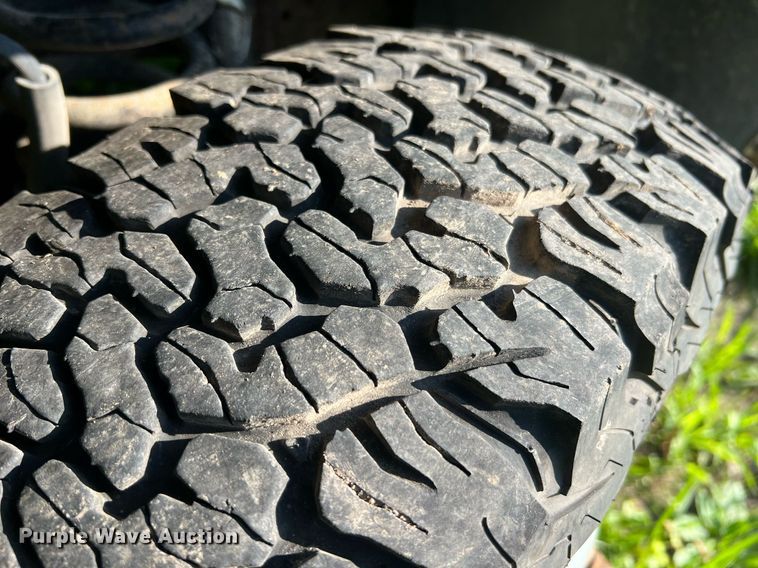 image for item NA9086 2005 Ford F350 Super Duty XL  Crew Cab utility bed pickup truck