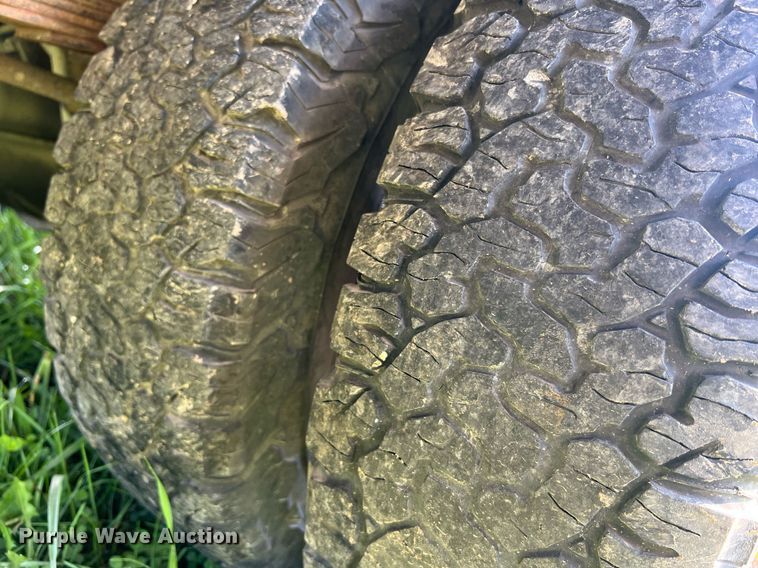 image for item NA9086 2005 Ford F350 Super Duty XL  Crew Cab utility bed pickup truck