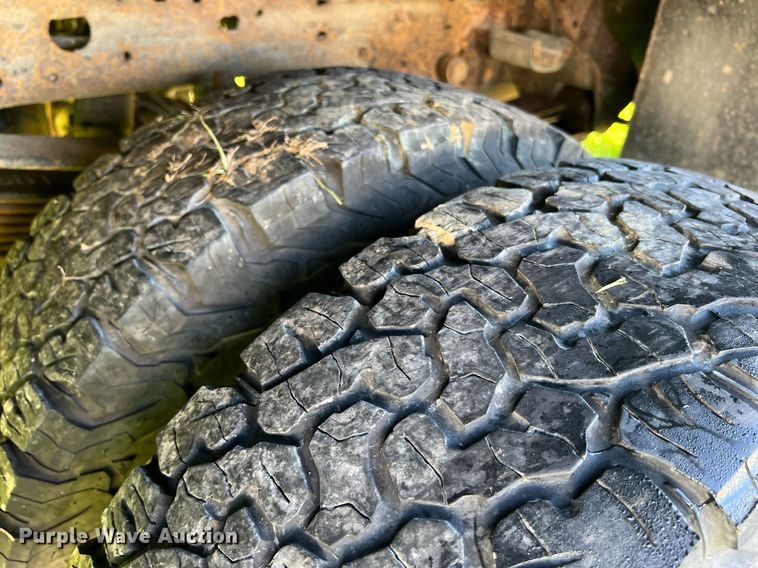 image for item NA9086 2005 Ford F350 Super Duty XL  Crew Cab utility bed pickup truck