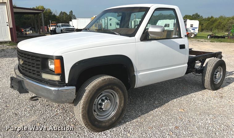 image for item NA9172 1990 Chevrolet Cheyenne 3500  pickup truck cab and chassis