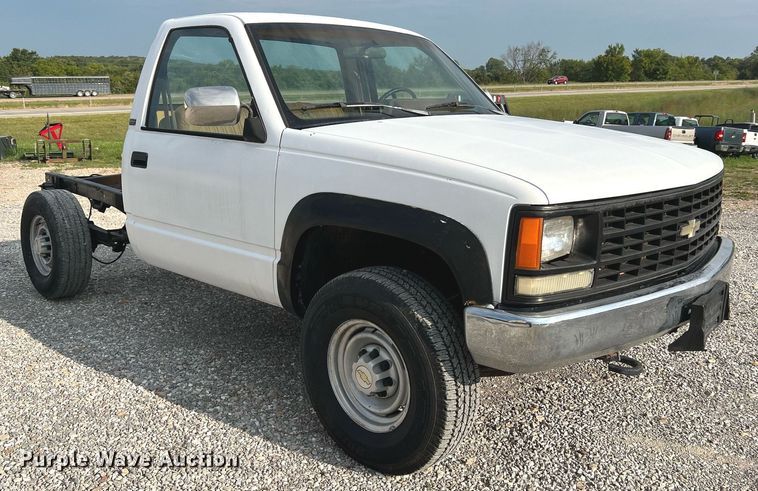 image for item NA9172 1990 Chevrolet Cheyenne 3500  pickup truck cab and chassis