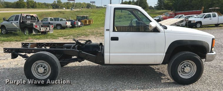 image for item NA9172 1990 Chevrolet Cheyenne 3500  pickup truck cab and chassis