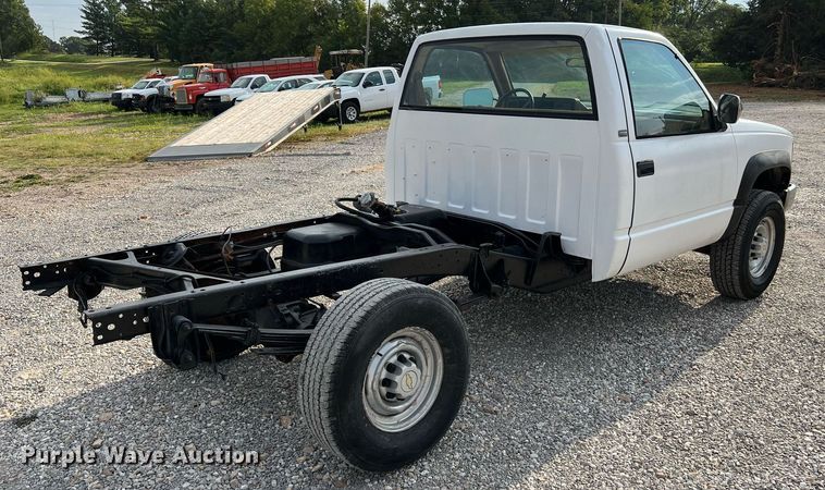 image for item NA9172 1990 Chevrolet Cheyenne 3500  pickup truck cab and chassis