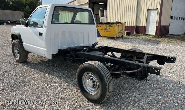 image for item NA9172 1990 Chevrolet Cheyenne 3500  pickup truck cab and chassis