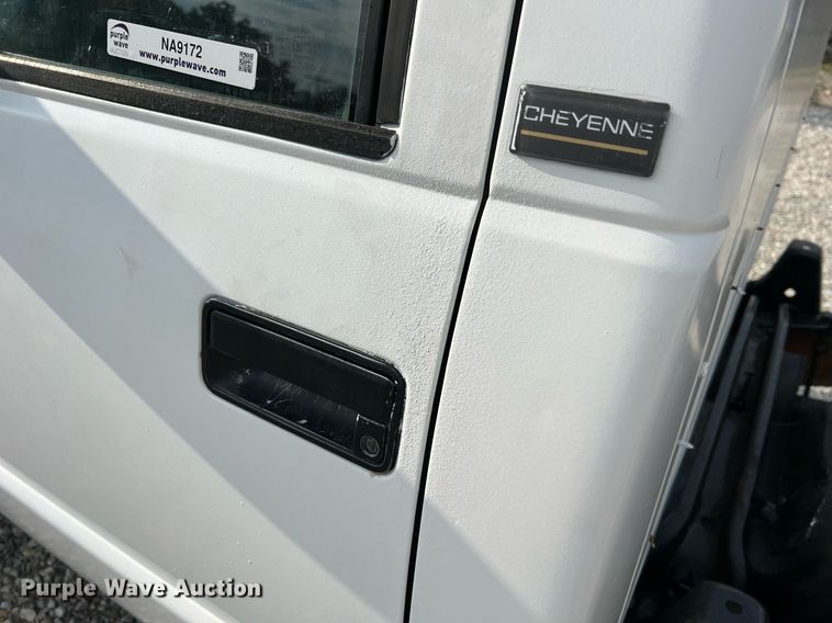 image for item NA9172 1990 Chevrolet Cheyenne 3500  pickup truck cab and chassis