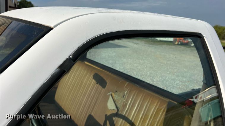 image for item NA9172 1990 Chevrolet Cheyenne 3500  pickup truck cab and chassis