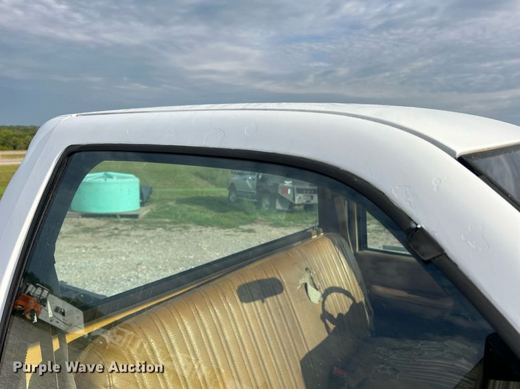 image for item NA9172 1990 Chevrolet Cheyenne 3500  pickup truck cab and chassis