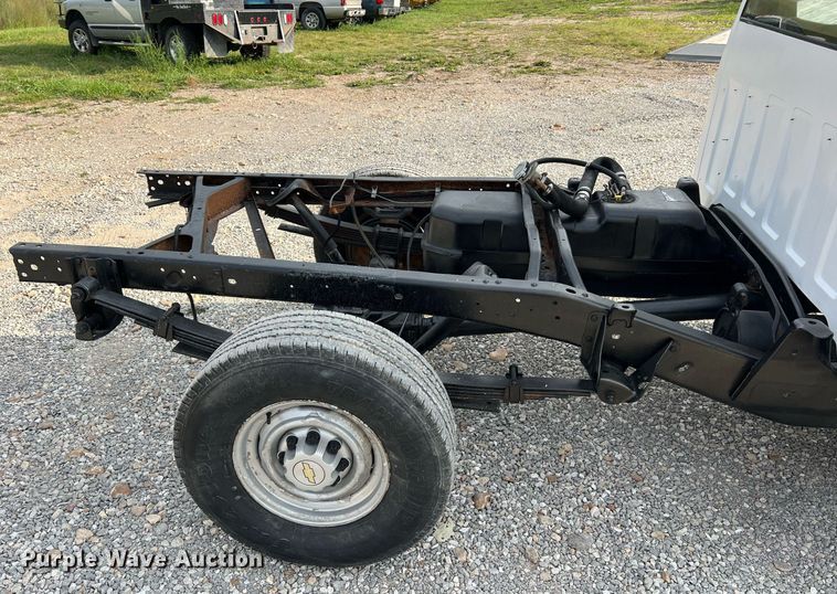 image for item NA9172 1990 Chevrolet Cheyenne 3500  pickup truck cab and chassis