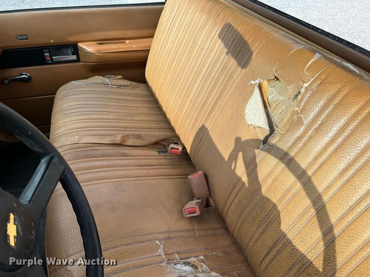 image for item NA9172 1990 Chevrolet Cheyenne 3500  pickup truck cab and chassis