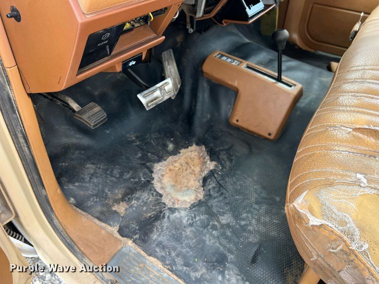 image for item NA9172 1990 Chevrolet Cheyenne 3500  pickup truck cab and chassis