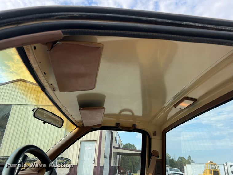 image for item NA9172 1990 Chevrolet Cheyenne 3500  pickup truck cab and chassis