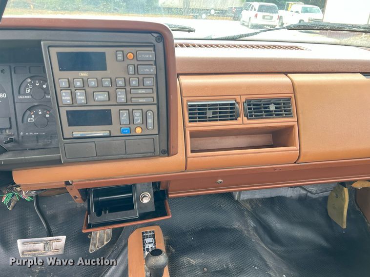 image for item NA9172 1990 Chevrolet Cheyenne 3500  pickup truck cab and chassis