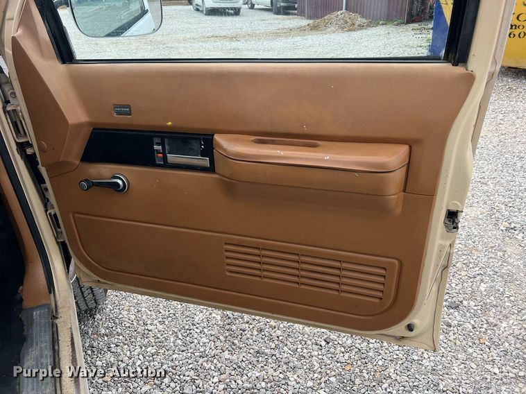 image for item NA9172 1990 Chevrolet Cheyenne 3500  pickup truck cab and chassis