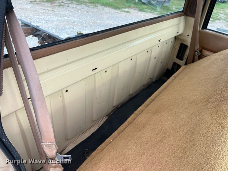 image for item NA9172 1990 Chevrolet Cheyenne 3500  pickup truck cab and chassis