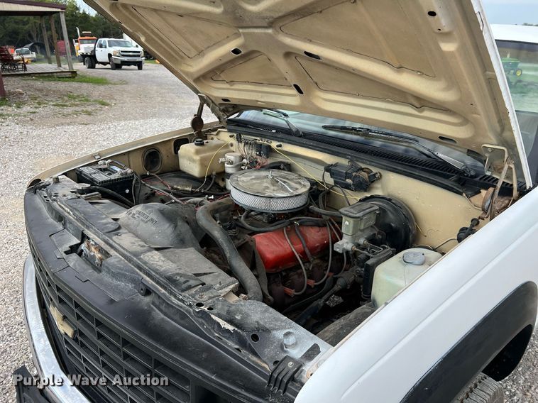 image for item NA9172 1990 Chevrolet Cheyenne 3500  pickup truck cab and chassis