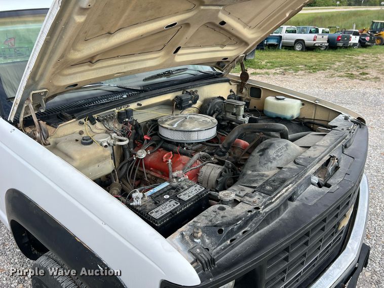 image for item NA9172 1990 Chevrolet Cheyenne 3500  pickup truck cab and chassis