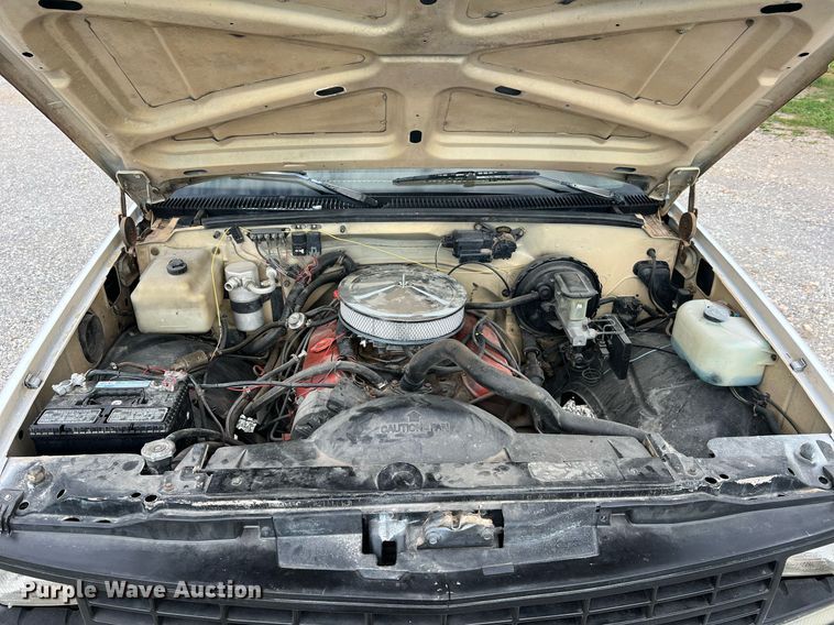 image for item NA9172 1990 Chevrolet Cheyenne 3500  pickup truck cab and chassis