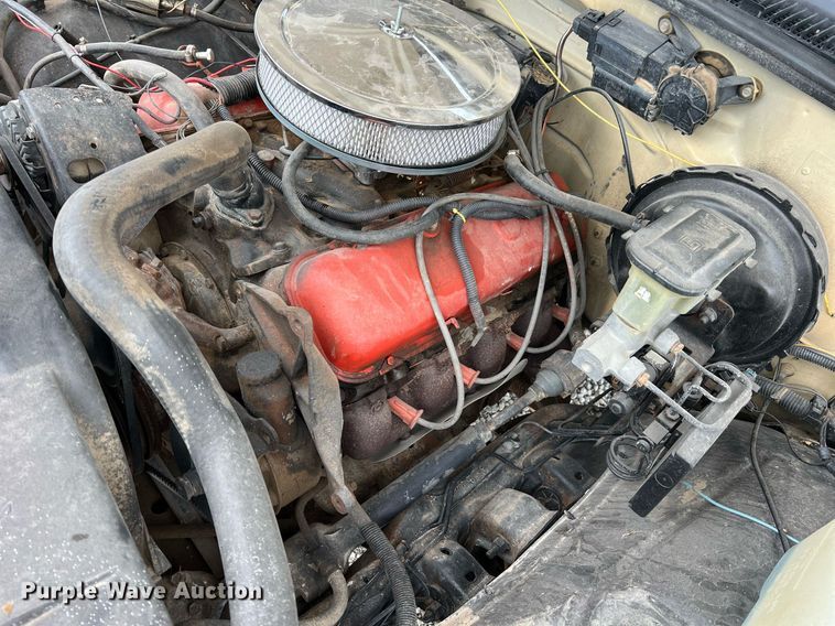 image for item NA9172 1990 Chevrolet Cheyenne 3500  pickup truck cab and chassis