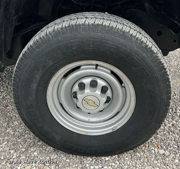 image for item NA9172 1990 Chevrolet Cheyenne 3500  pickup truck cab and chassis