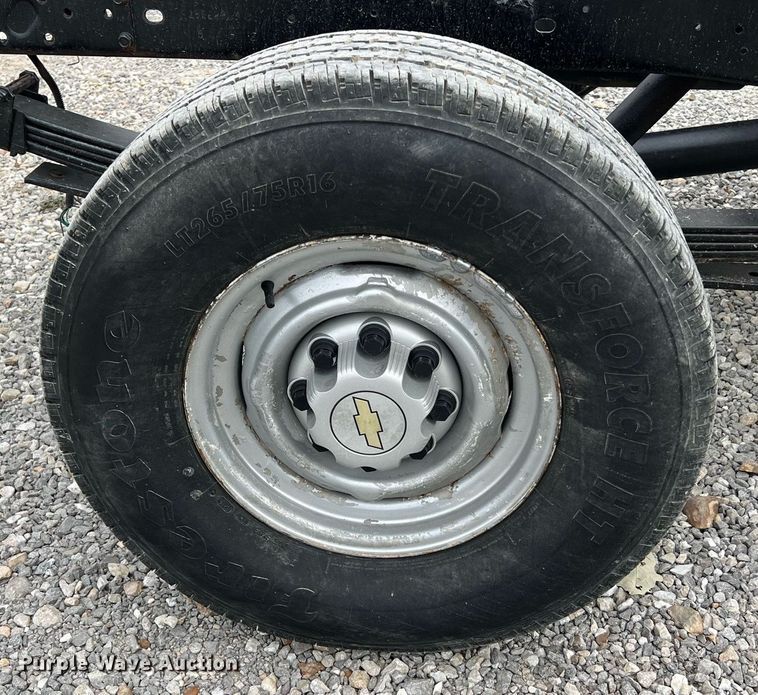 image for item NA9172 1990 Chevrolet Cheyenne 3500  pickup truck cab and chassis