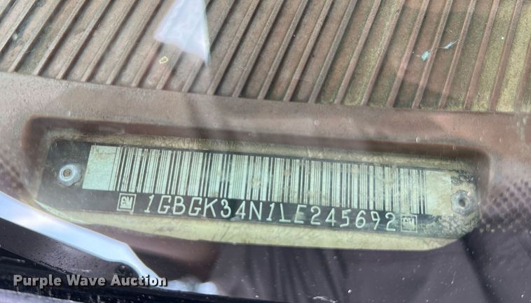 image for item NA9172 1990 Chevrolet Cheyenne 3500  pickup truck cab and chassis