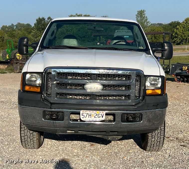 image for item NA9186 2006 Ford F250 Super Duty XL  pickup truck cab and chassis