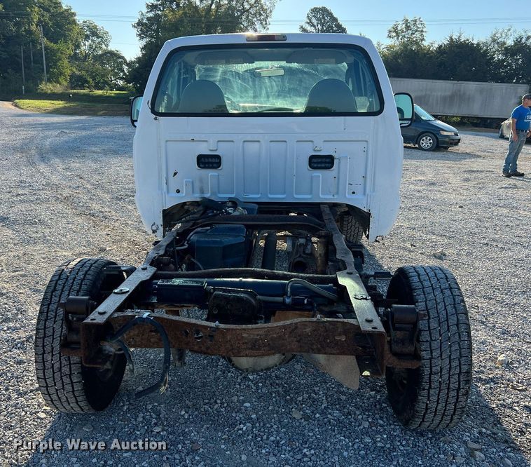 image for item NA9186 2006 Ford F250 Super Duty XL  pickup truck cab and chassis
