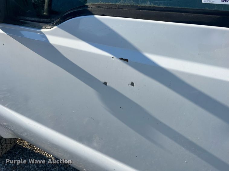 image for item NA9186 2006 Ford F250 Super Duty XL  pickup truck cab and chassis