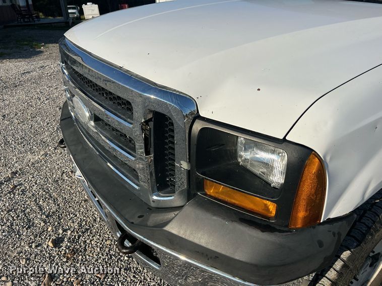 image for item NA9186 2006 Ford F250 Super Duty XL  pickup truck cab and chassis