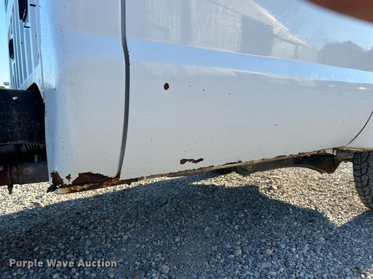 image for item NA9186 2006 Ford F250 Super Duty XL  pickup truck cab and chassis