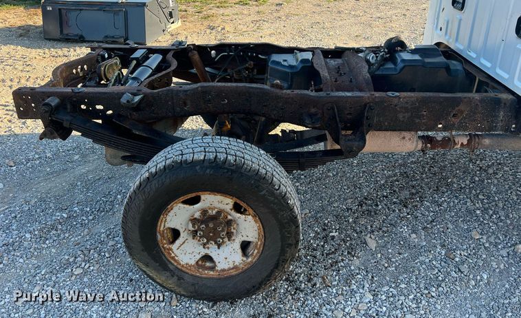 image for item NA9186 2006 Ford F250 Super Duty XL  pickup truck cab and chassis