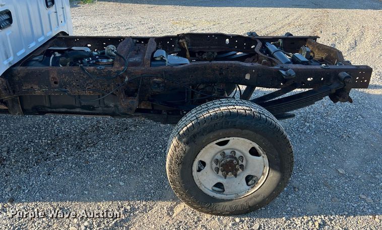 image for item NA9186 2006 Ford F250 Super Duty XL  pickup truck cab and chassis