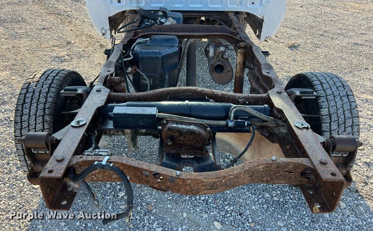 image for item NA9186 2006 Ford F250 Super Duty XL  pickup truck cab and chassis