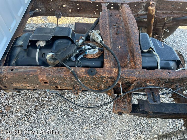 image for item NA9186 2006 Ford F250 Super Duty XL  pickup truck cab and chassis