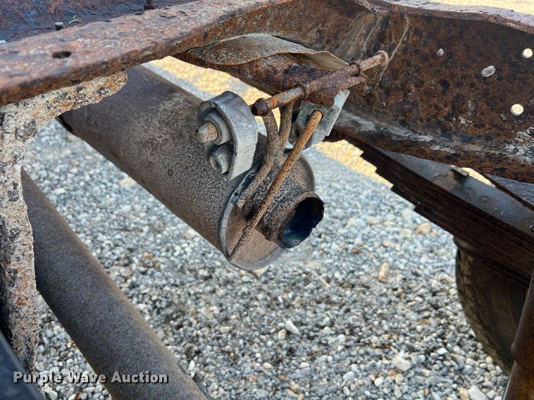 image for item NA9186 2006 Ford F250 Super Duty XL  pickup truck cab and chassis