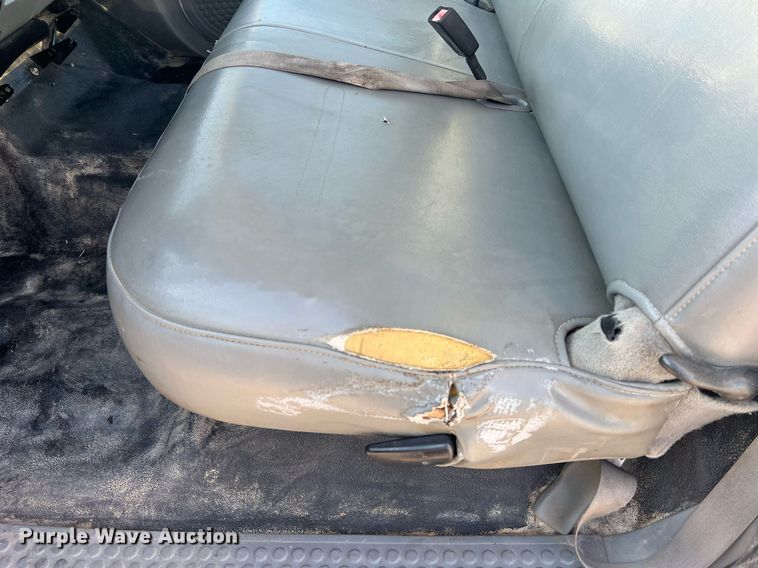 image for item NA9186 2006 Ford F250 Super Duty XL  pickup truck cab and chassis