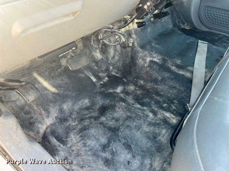 image for item NA9186 2006 Ford F250 Super Duty XL  pickup truck cab and chassis