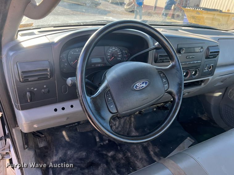 image for item NA9186 2006 Ford F250 Super Duty XL  pickup truck cab and chassis