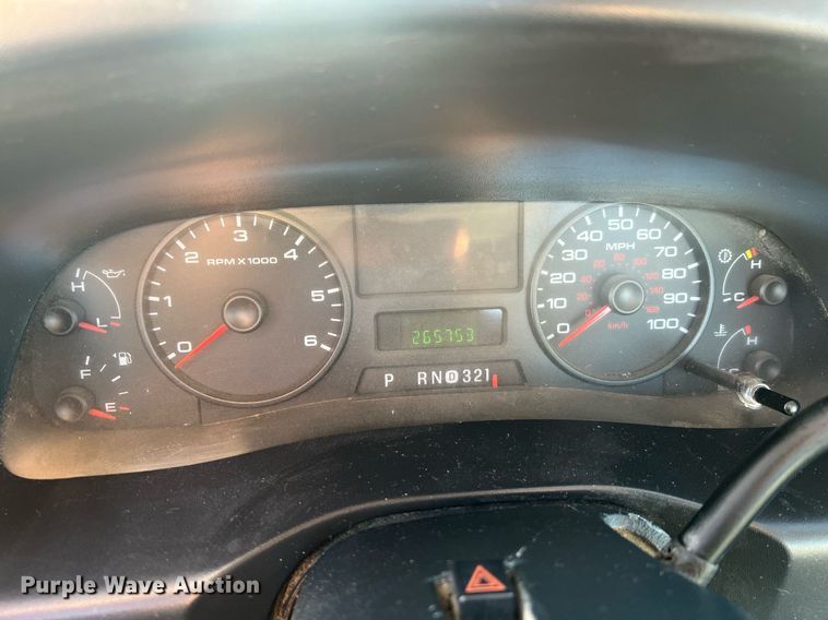 image for item NA9186 2006 Ford F250 Super Duty XL  pickup truck cab and chassis