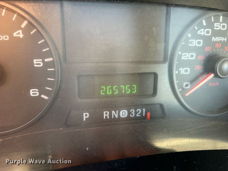 image for item NA9186 2006 Ford F250 Super Duty XL  pickup truck cab and chassis