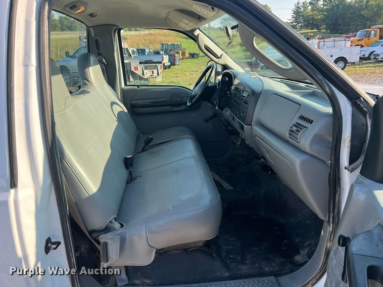 image for item NA9186 2006 Ford F250 Super Duty XL  pickup truck cab and chassis